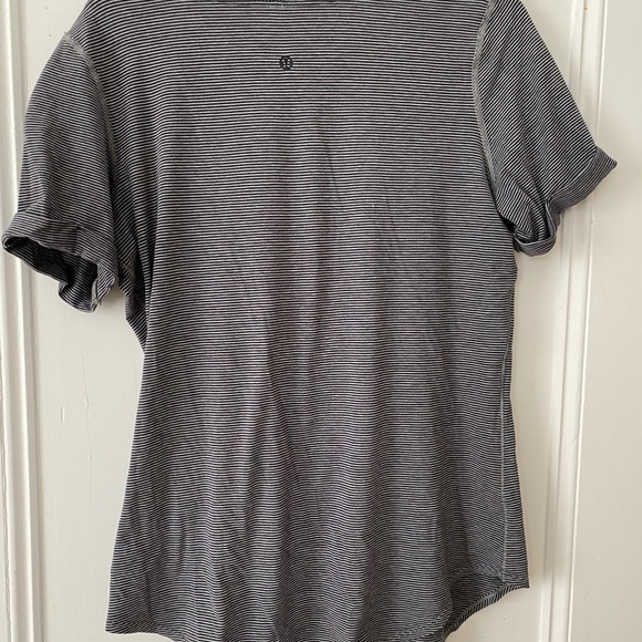 Lululemon stripped tee - Picture 2 of 2